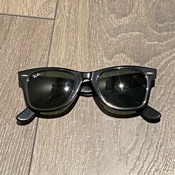 Rayban Classic Black Wayfarer Sunglasses - Picture 5 of 11